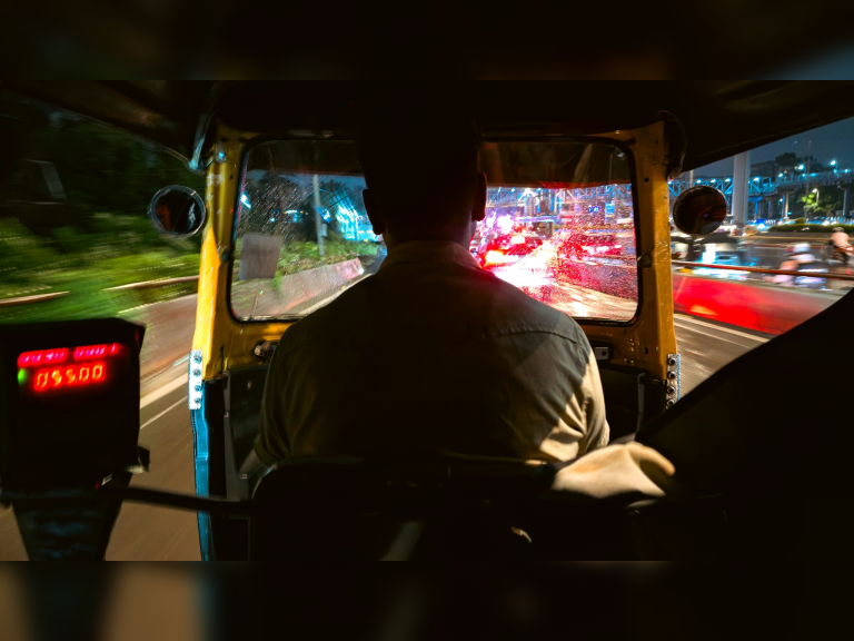 My 11:30 PM “Shortcut” Horror Story: The Solo Traveler’s Safety Playbook